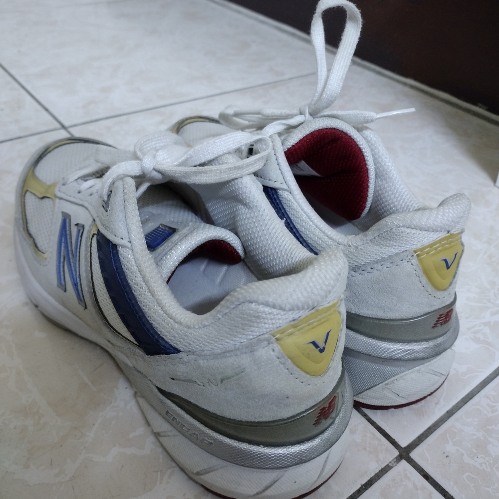 New Balance White and Blue Sneakers Low-Top Design